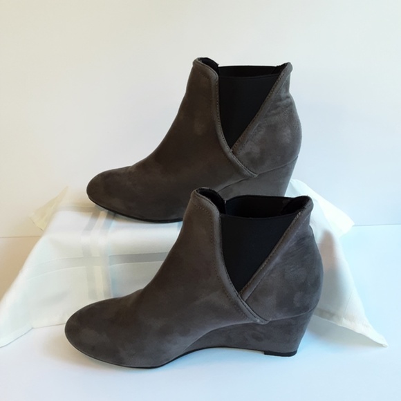 New Directions Gray "Suede" Pull On Wedge Ankle Bootie Cindy 9M - New Heel Caps - Picture 2 of 10